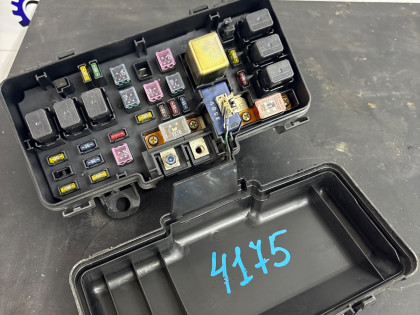 Блок предохранителей RA6