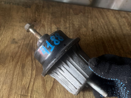 Опора двигателя GRS191