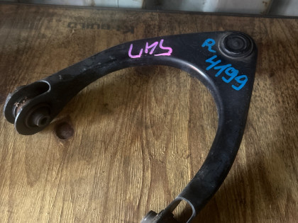 Рычаг передний правый GRS191