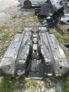 пол кузова LEXUS IS350